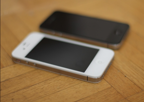 Iphone 4s White Vs Black Differences