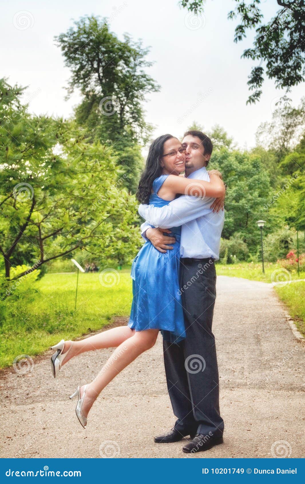 Pictures Of Lovers Embracing