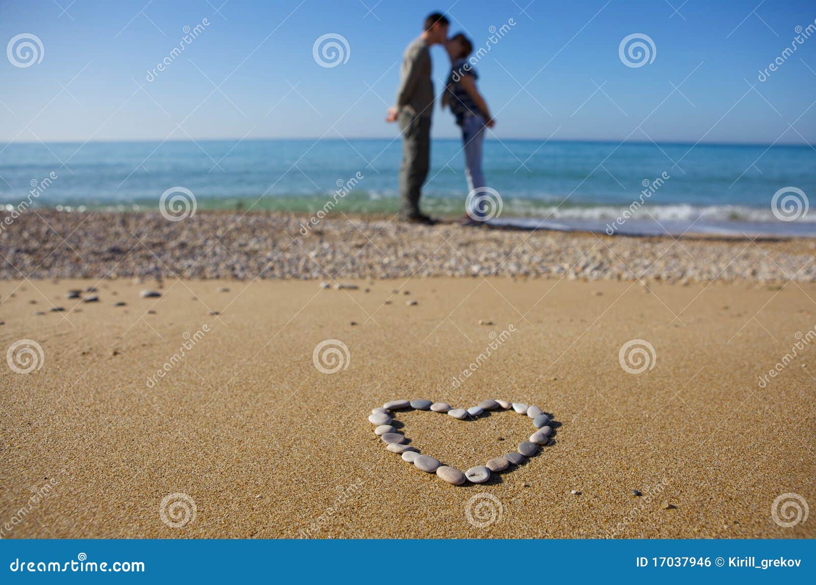 Pictures Of Lovers On The Beach